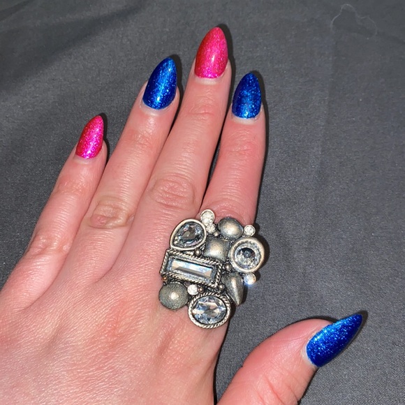 3/$30 Beautiful Big Rhinestone Ring - Picture 3 of 4